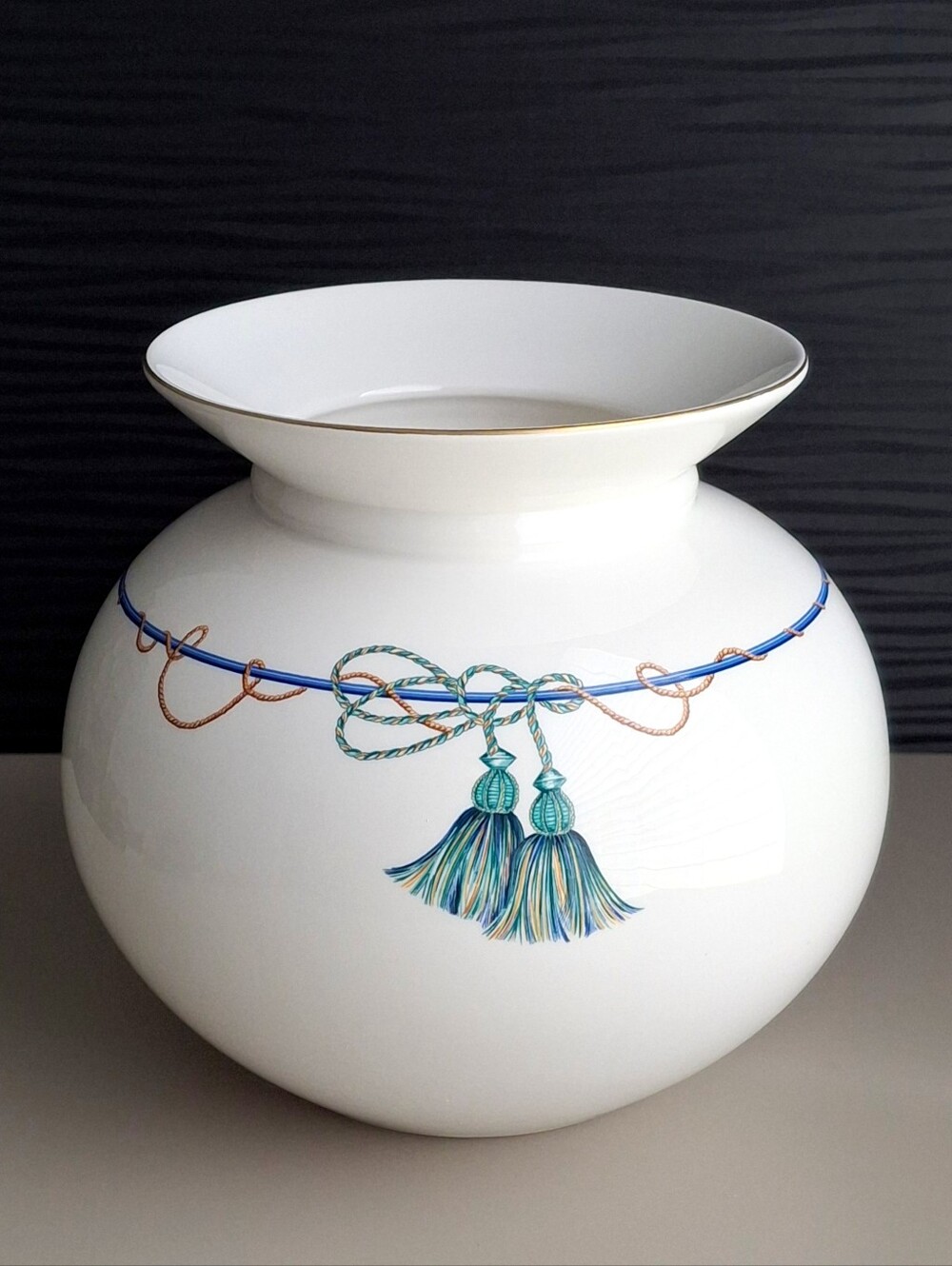 Vintage Villeroy & Boch "Tassel" Verdi Round Vase Made In France